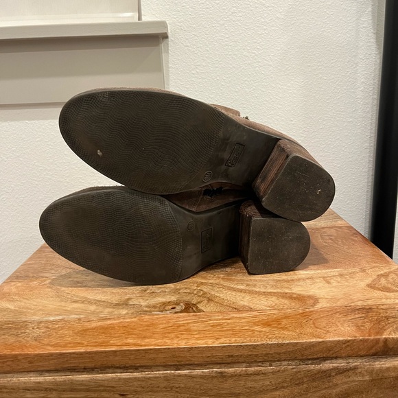 Women’s Crown Vintage Sunny Ankle Boot in Brown Suede - Picture 2 of 5